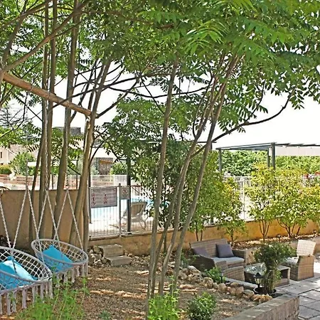 Сasa de vacaciones Mont Bouquet Lodge-résidence Hôtelière Brouzet-les-Ales