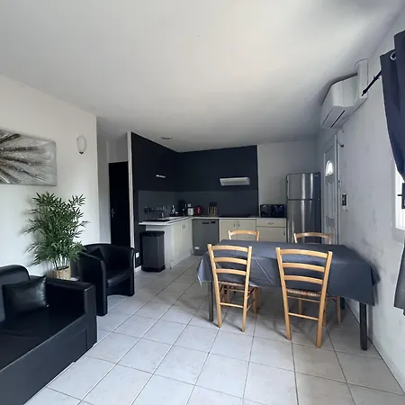 Semesterbostad Mont Bouquet Lodge-residence Hoteliere